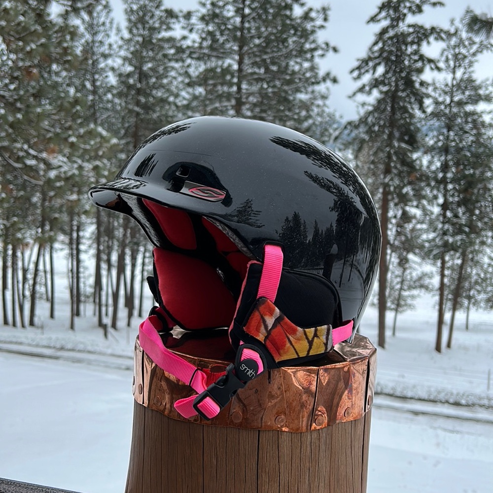 Women’s Smith Gage helmet size Large.